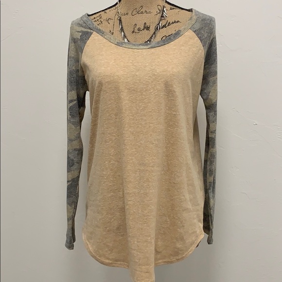 Camo Printed Mustard Top - Picture 5 of 7